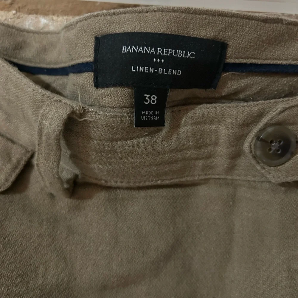Banana Republic Tan Flat Front Shorts. Men size 38.